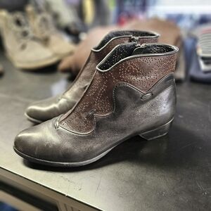 Leather Brown and Black Women's Ankle Boots. Size 38.5‎
